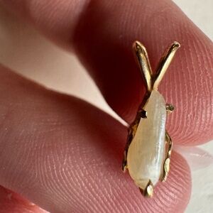 14K yellow gold pendant